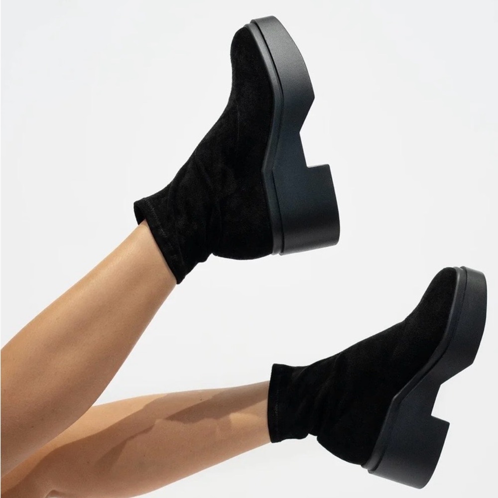 NEW Clergerie $725 Black Platform Ankle Boots size 7.5